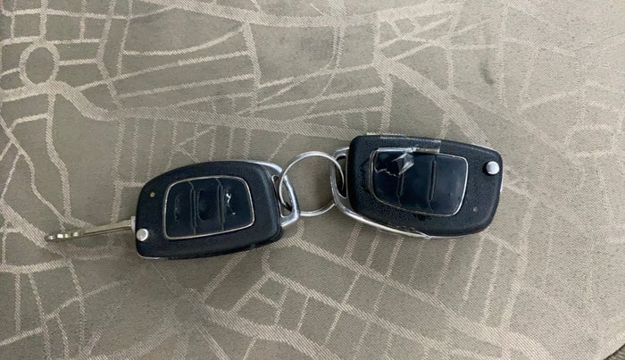 2014 Hyundai Xcent S (O) 1.2, Petrol, Manual, 64,015 km, Key Close Up