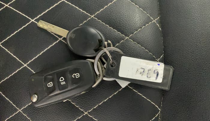 2022 Tata Tiago XZ PLUS CNG, CNG, Manual, 27,971 km, Key Close Up