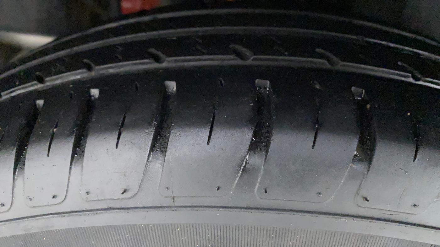2020 Maruti Swift VXI, Petrol, Manual, 38,938 km, Right Rear Tyre Tread