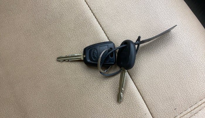 2017 Hyundai Grand i10 SPORTZ (O) 1.2 KAPPA VTVT, Petrol, Manual, 28,929 km, Key Close Up