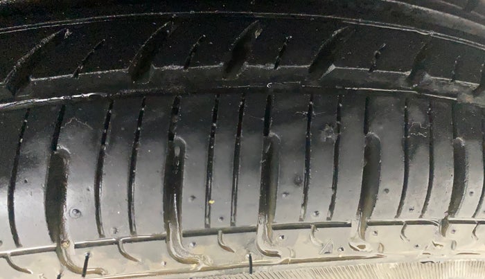 2019 Renault Kwid RXT 1.0 (O), Petrol, Manual, 5,890 km, Left Rear Tyre Tread