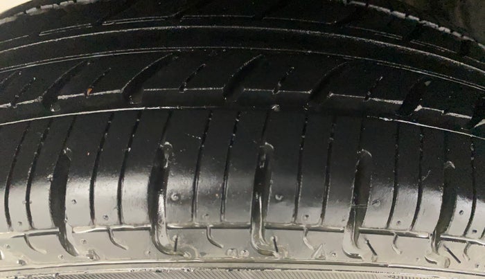 2019 Renault Kwid RXT 1.0 (O), Petrol, Manual, 5,890 km, Right Rear Tyre Tread