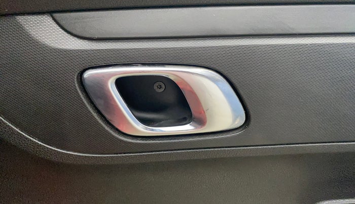 2019 Renault Kwid RXT 1.0 (O), Petrol, Manual, 5,890 km, Driver Side Door Panels Control