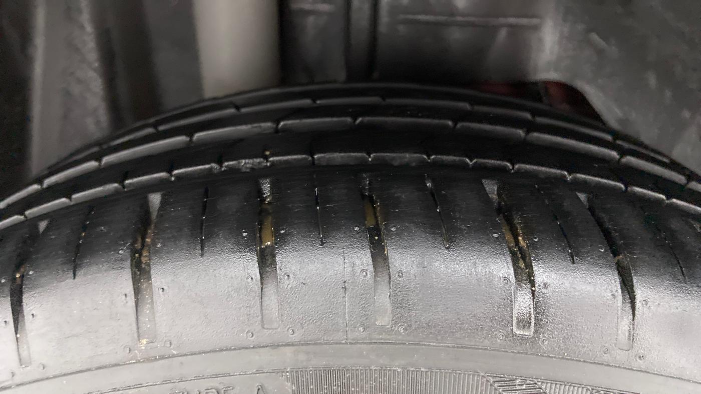 2021 Ford New Figo TITANIUM 1.2 PETROL AT, Petrol, Automatic, 16,997 km, Right Rear Tyre Tread