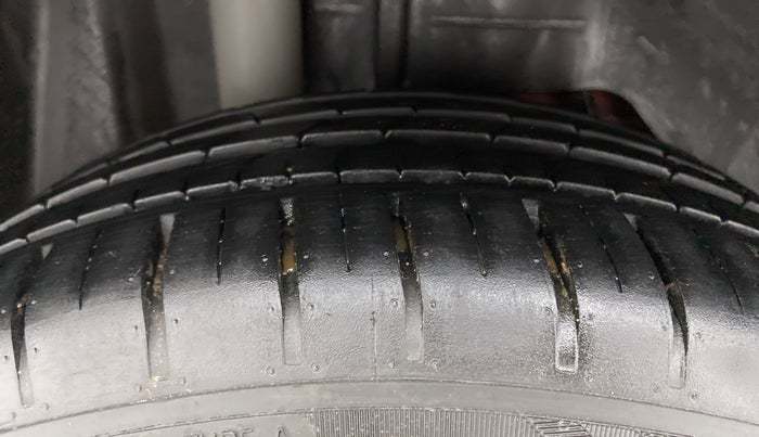 2021 Ford New Figo TITANIUM 1.2 PETROL AT, Petrol, Automatic, 16,997 km, Right Rear Tyre Tread