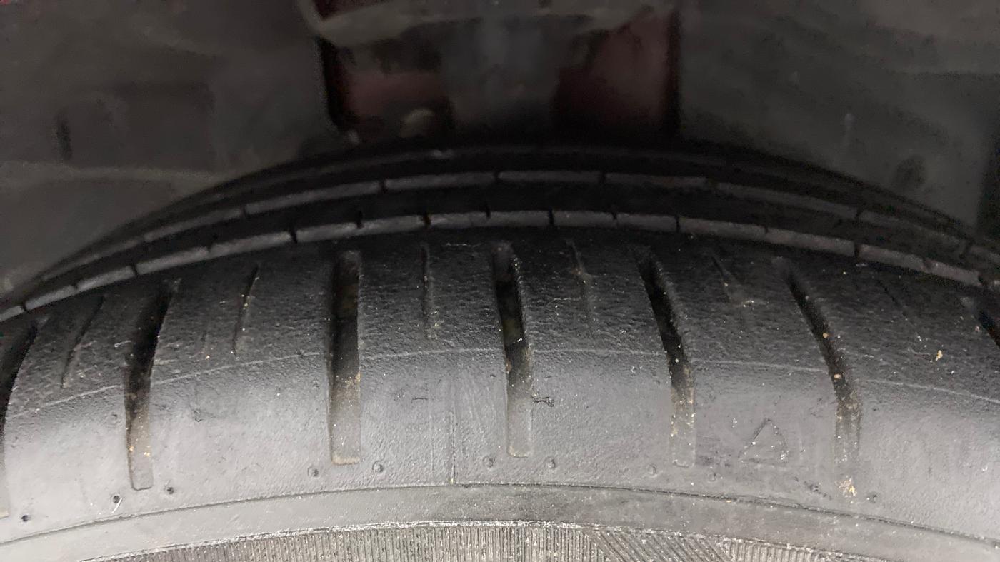 2021 Ford New Figo TITANIUM 1.2 PETROL AT, Petrol, Automatic, 16,997 km, Right Front Tyre Tread
