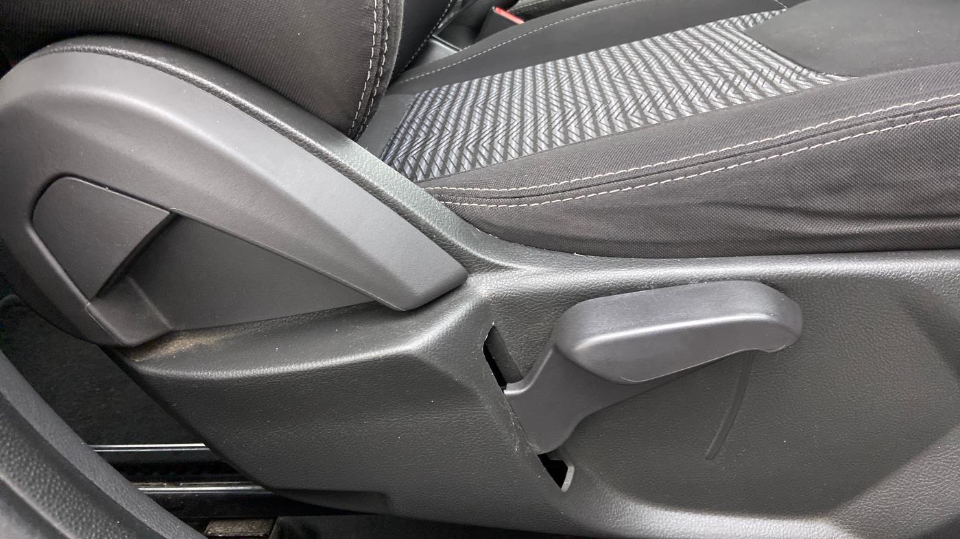 2021 Ford New Figo TITANIUM 1.2 PETROL AT, Petrol, Automatic, 16,997 km, Driver Side Adjustment Panel