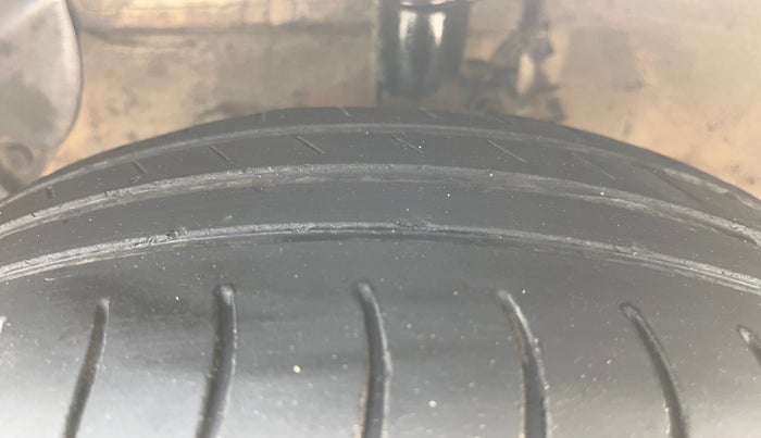 2019 Hyundai Grand i10 ASTA 1.2 KAPPA VTVT, Petrol, Manual, 1,04,358 km, Left Front Tyre Tread