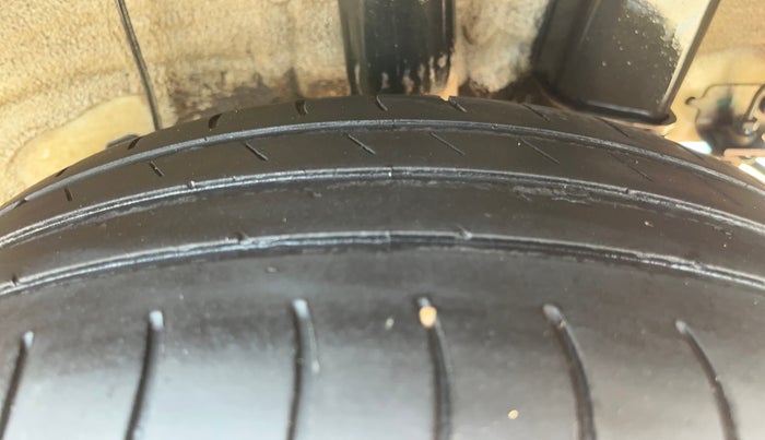 2019 Hyundai Grand i10 ASTA 1.2 KAPPA VTVT, Petrol, Manual, 1,04,358 km, Left Rear Tyre Tread