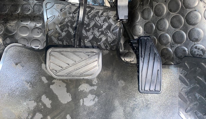 2019 Maruti Swift ZXI AMT, Petrol, Automatic, 40,115 km, Pedals