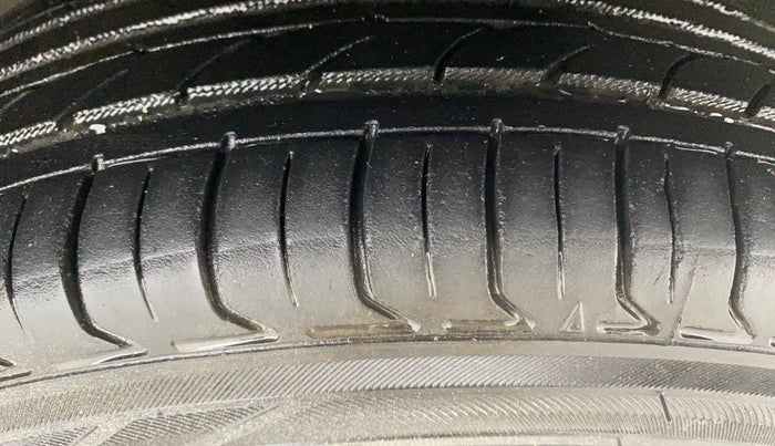 2018 Tata Tiago XZ PETROL, Petrol, Manual, 75,156 km, Right Front Tyre Tread