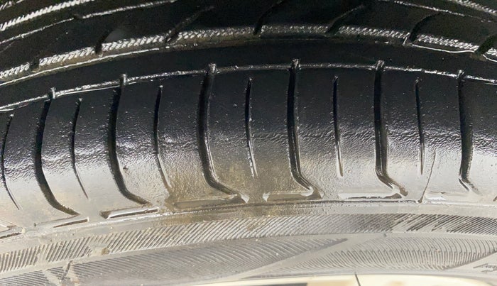 2018 Tata Tiago XZ PETROL, Petrol, Manual, 75,156 km, Left Front Tyre Tread