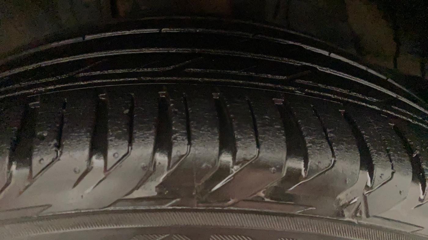 2019 Jeep Compass LIMITED PLUS PETROL AT, Petrol, Automatic, 37,803 km, Right Front Tyre Tread