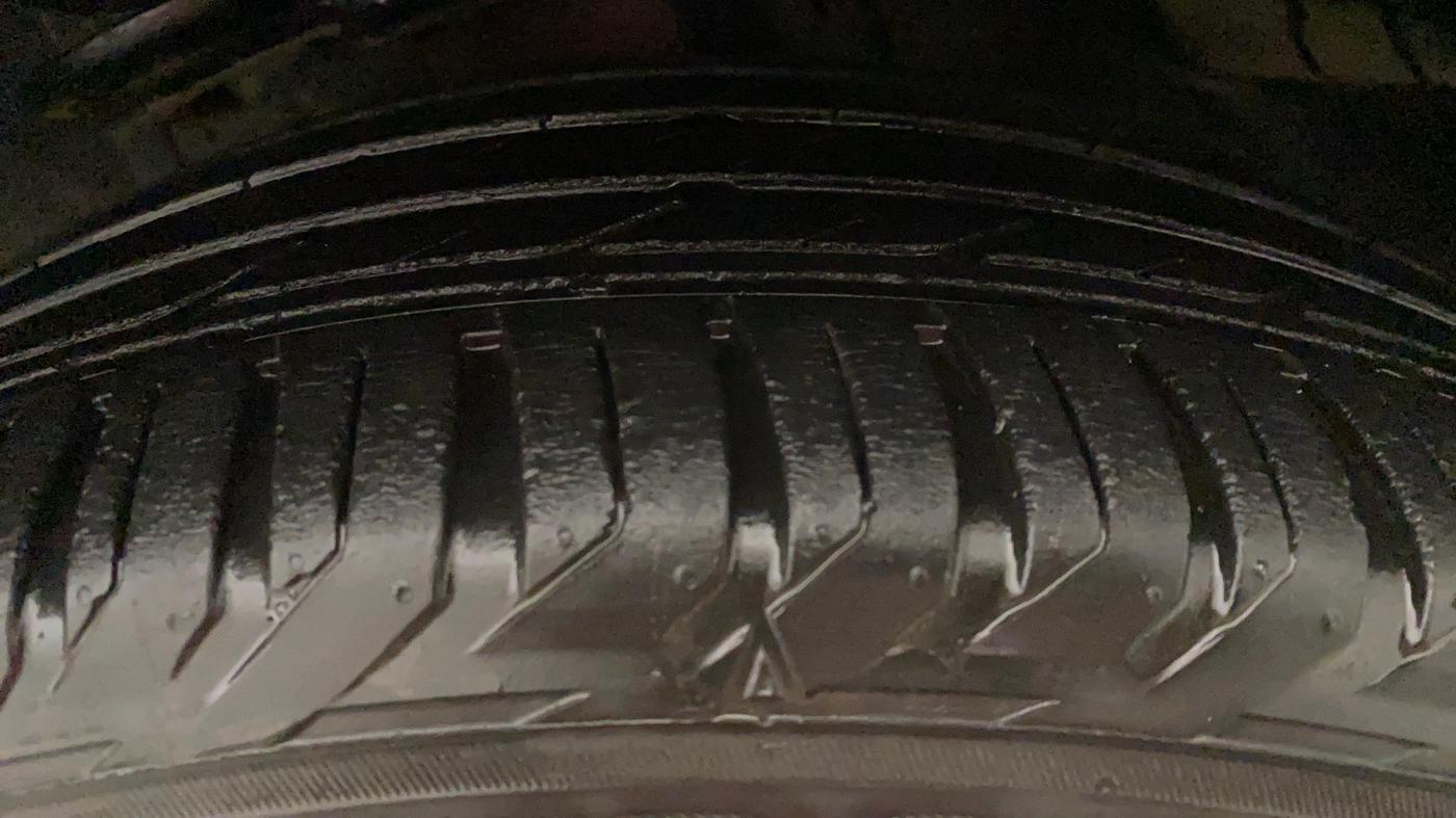 2019 Jeep Compass LIMITED PLUS PETROL AT, Petrol, Automatic, 37,803 km, Left Front Tyre Tread