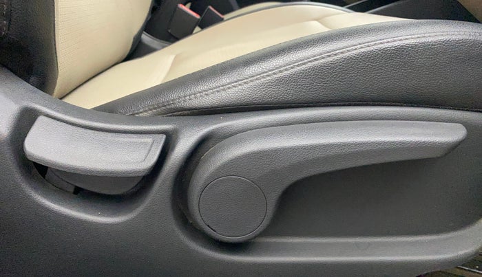 2018 Hyundai Verna 1.6 VTVT SX O, Petrol, Manual, 59,644 km, Driver Side Adjustment Panel