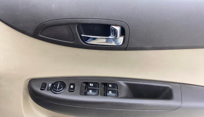 2012 Hyundai i20 SPORTZ 1.4 CRDI, Diesel, Manual, 63,414 km, Driver Side Door Panels Control