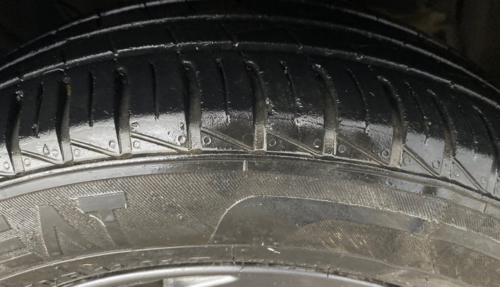 2022 Hyundai GRAND I10 NIOS SPORTZ 1.2 KAPPA VTVT CNG, CNG, Manual, 38,397 km, Right Front Tyre Tread