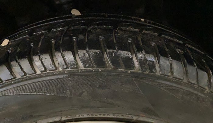 2018 Hyundai Elite i20 MAGNA EXECUTIVE 1.2, Petrol, Manual, 1,11,225 km, Right Front Tyre Tread