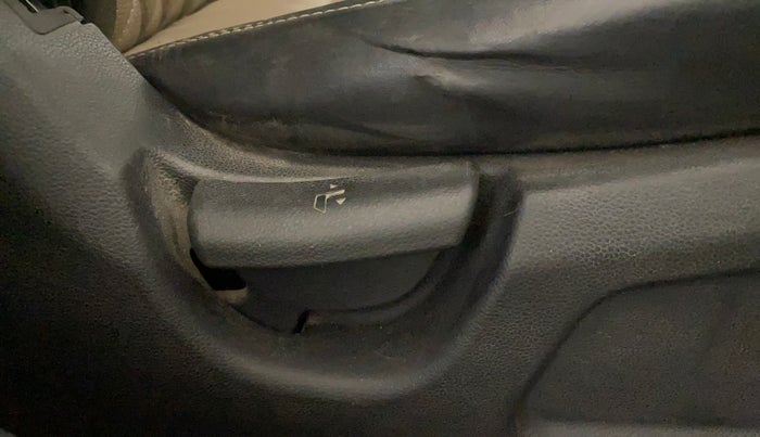 2018 Hyundai Elite i20 MAGNA EXECUTIVE 1.2, Petrol, Manual, 1,11,225 km, Driver Side Adjustment Panel