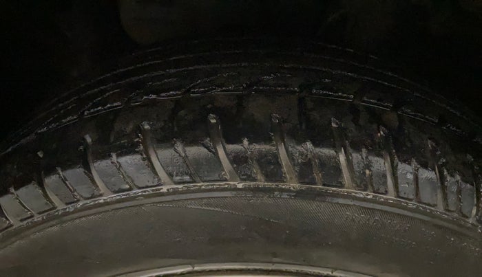 2018 Hyundai Elite i20 MAGNA EXECUTIVE 1.2, Petrol, Manual, 1,11,225 km, Left Front Tyre Tread