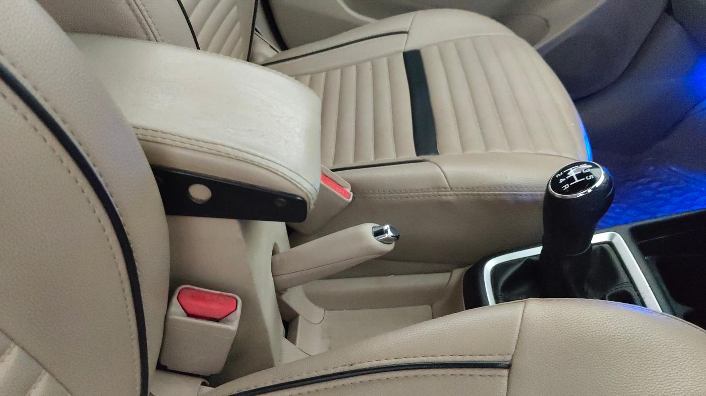 2018 Maruti Dzire VXI, CNG, Manual, 94,982 km, Gear Lever