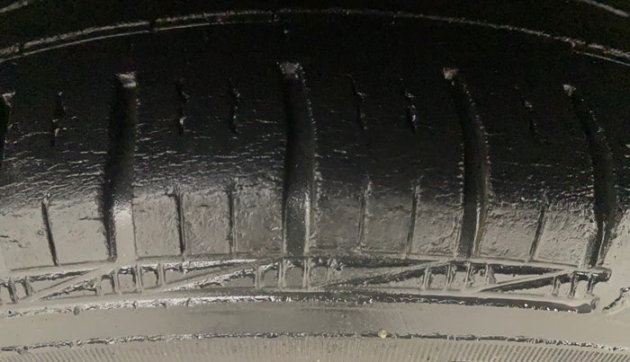 2013 Hyundai Eon MAGNA +, Petrol, Manual, 43,596 km, Left Front Tyre Tread