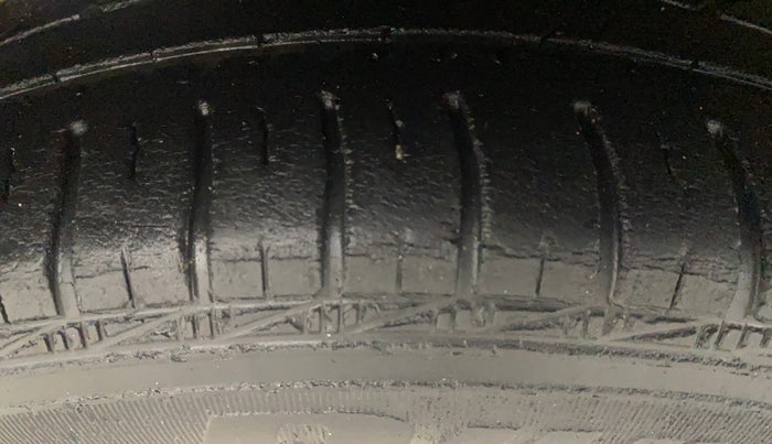 2013 Hyundai Eon MAGNA +, Petrol, Manual, 43,596 km, Right Rear Tyre Tread