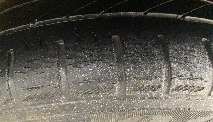 2013 Hyundai Eon MAGNA +, Petrol, Manual, 43,596 km, Left Rear Tyre Tread