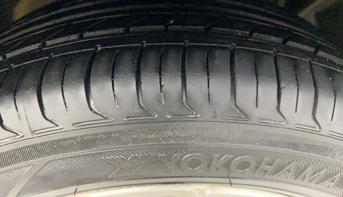 2017 Ford Ecosport TITANIUM+ 1.5L DIESEL, Diesel, Manual, 83,233 km, Right Front Tyre Tread