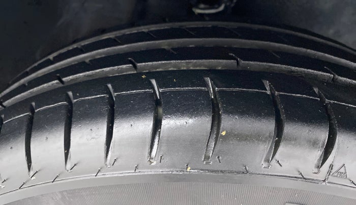 2018 Maruti Alto 800 LXI, Petrol, Manual, Right Front Tyre Tread