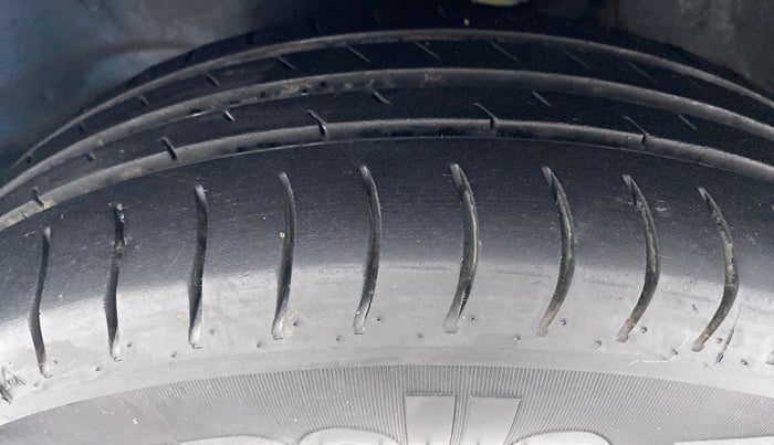 2018 Maruti Alto 800 LXI, Petrol, Manual, Left Front Tyre Tread