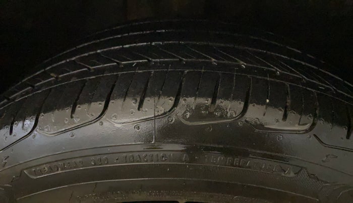 2022 Tata ALTROZ XE PLUS PETROL, Petrol, Manual, 39,528 km, Right Front Tyre Tread