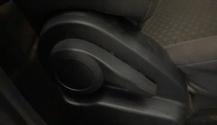 2022 Tata ALTROZ XE PLUS PETROL, Petrol, Manual, 39,528 km, Driver Side Adjustment Panel