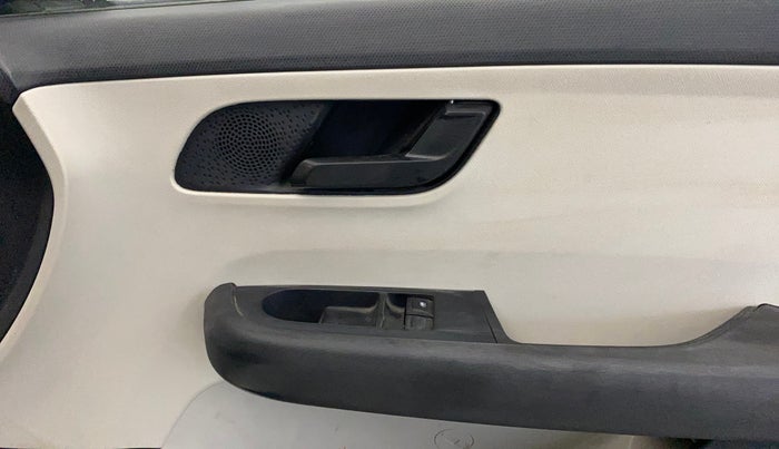 2022 Tata ALTROZ XE PLUS PETROL, Petrol, Manual, 39,528 km, Driver Side Door Panels Control