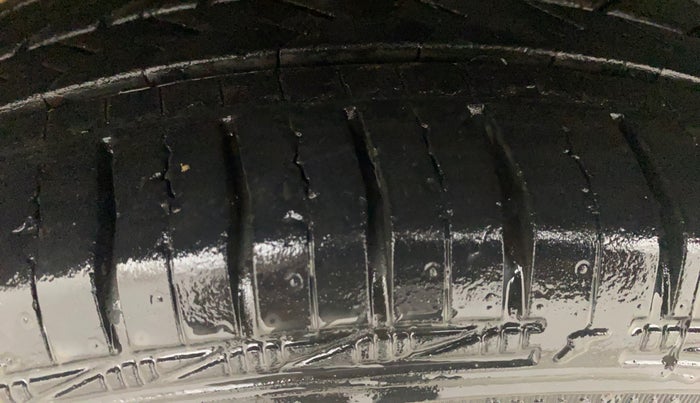 2013 Ford Figo EXI 1.2 PETROL, Petrol, Manual, 80,773 km, Left Front Tyre Tread