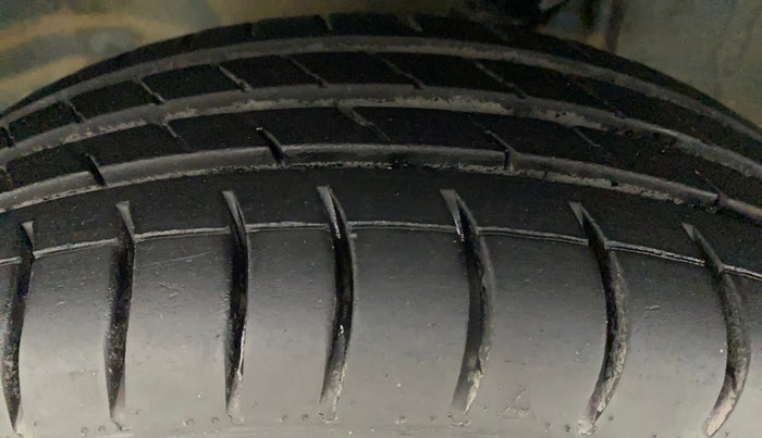 2015 Maruti Alto K10 VXI AMT, Petrol, Automatic, 64,562 km, Left Front Tyre Tread