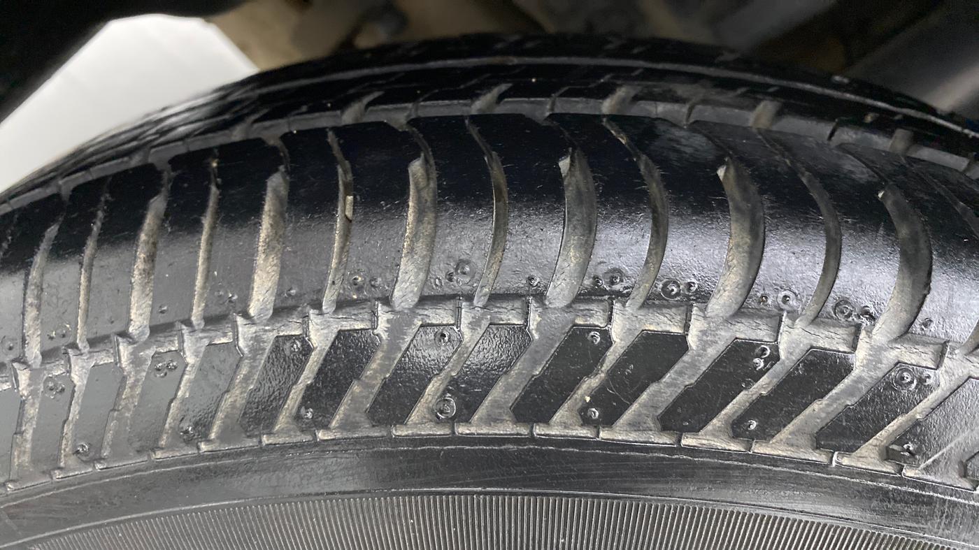 2013 Maruti Swift VXI D, Petrol, Manual, 71,062 km, Right Rear Tyre Tread