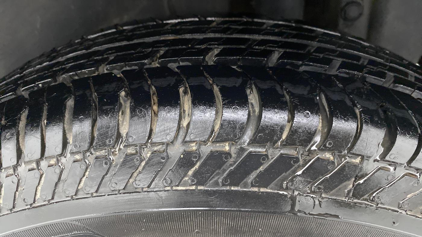 2013 Maruti Swift VXI D, Petrol, Manual, 71,062 km, Left Rear Tyre Tread