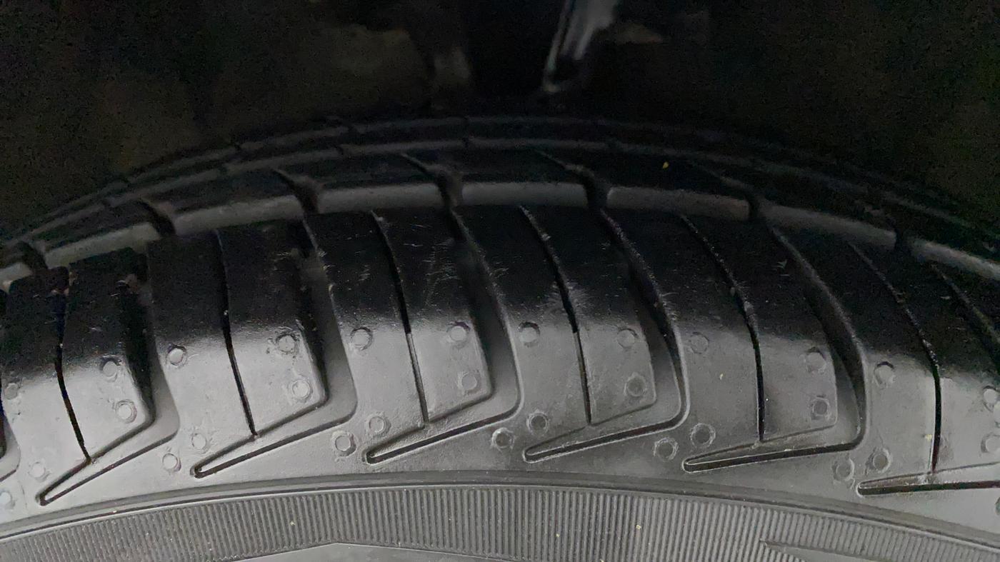 2010 Hyundai i10 MAGNA 1.2, Petrol, Manual, 56,373 km, Right Front Tyre Tread