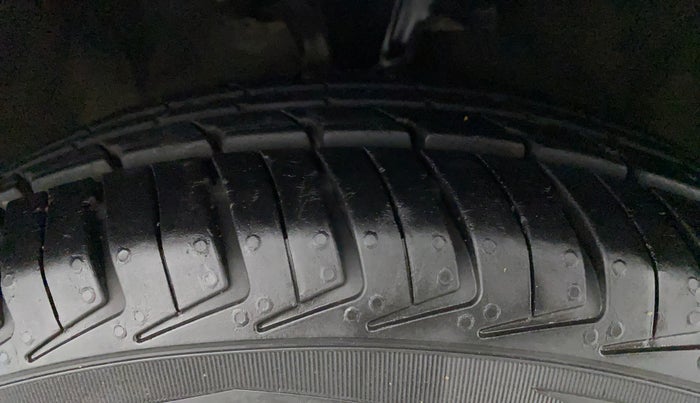 2010 Hyundai i10 MAGNA 1.2, Petrol, Manual, 56,373 km, Right Front Tyre Tread