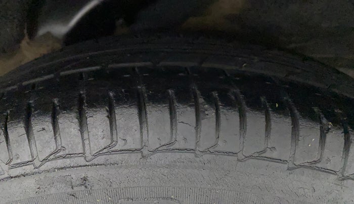 2010 Hyundai i10 MAGNA 1.2, Petrol, Manual, 56,373 km, Left Rear Tyre Tread