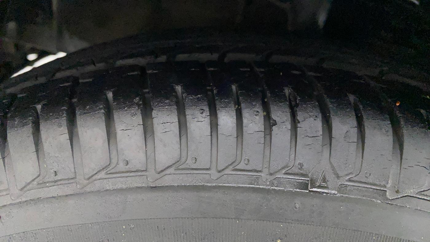 2010 Hyundai i10 MAGNA 1.2, Petrol, Manual, 56,373 km, Left Front Tyre Tread