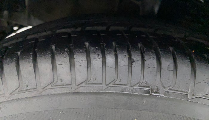 2010 Hyundai i10 MAGNA 1.2, Petrol, Manual, 56,373 km, Left Front Tyre Tread