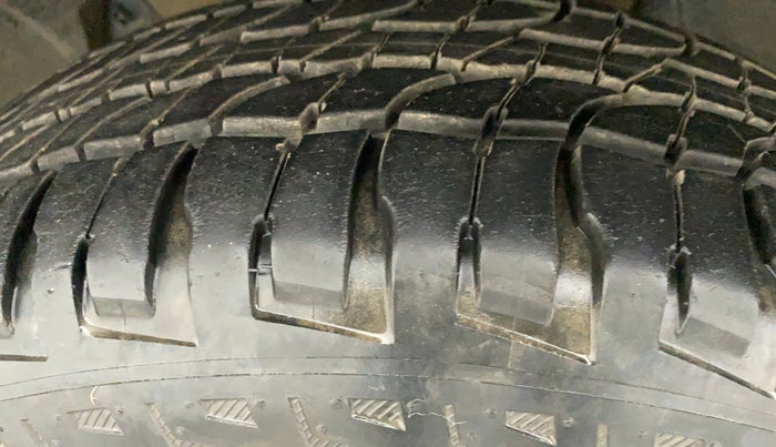 2017 Renault Duster RXS CVT, Petrol, Automatic, 35,359 km, Left Front Tyre Tread