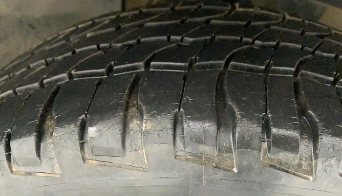 2017 Renault Duster RXS CVT, Petrol, Automatic, 35,359 km, Right Front Tyre Tread