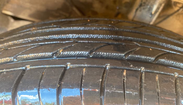 2024 Maruti Swift VXi AMT, Petrol, Automatic, 48,036 km, Left Front Tyre Tread