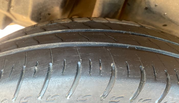 2024 Maruti Swift VXi AMT, Petrol, Automatic, 48,036 km, Right Rear Tyre Tread
