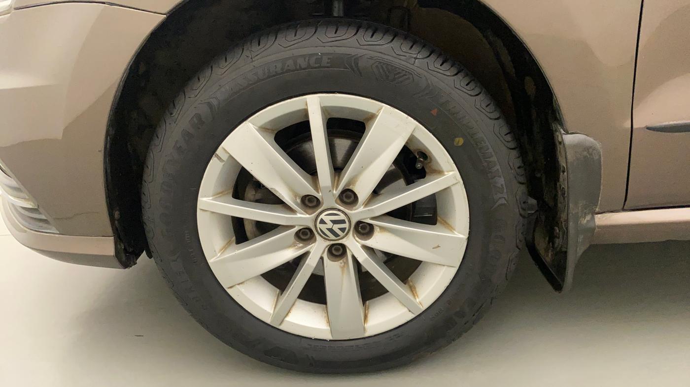 2016 Volkswagen Ameo HIGHLINE1.2L, CNG, Manual, 35,143 km, Left Front Wheel