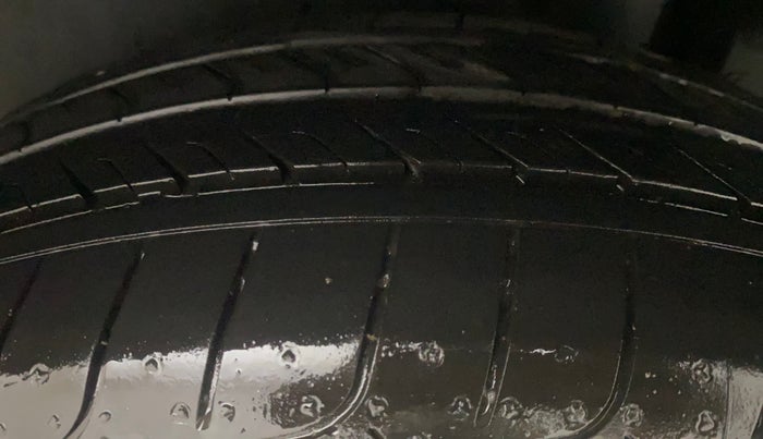 2017 Maruti Swift ZXI, Petrol, Manual, 70,066 km, Left Rear Tyre Tread