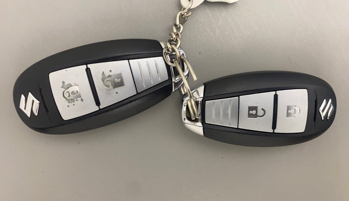 2017 Maruti Swift ZXI, Petrol, Manual, 70,066 km, Key Close Up